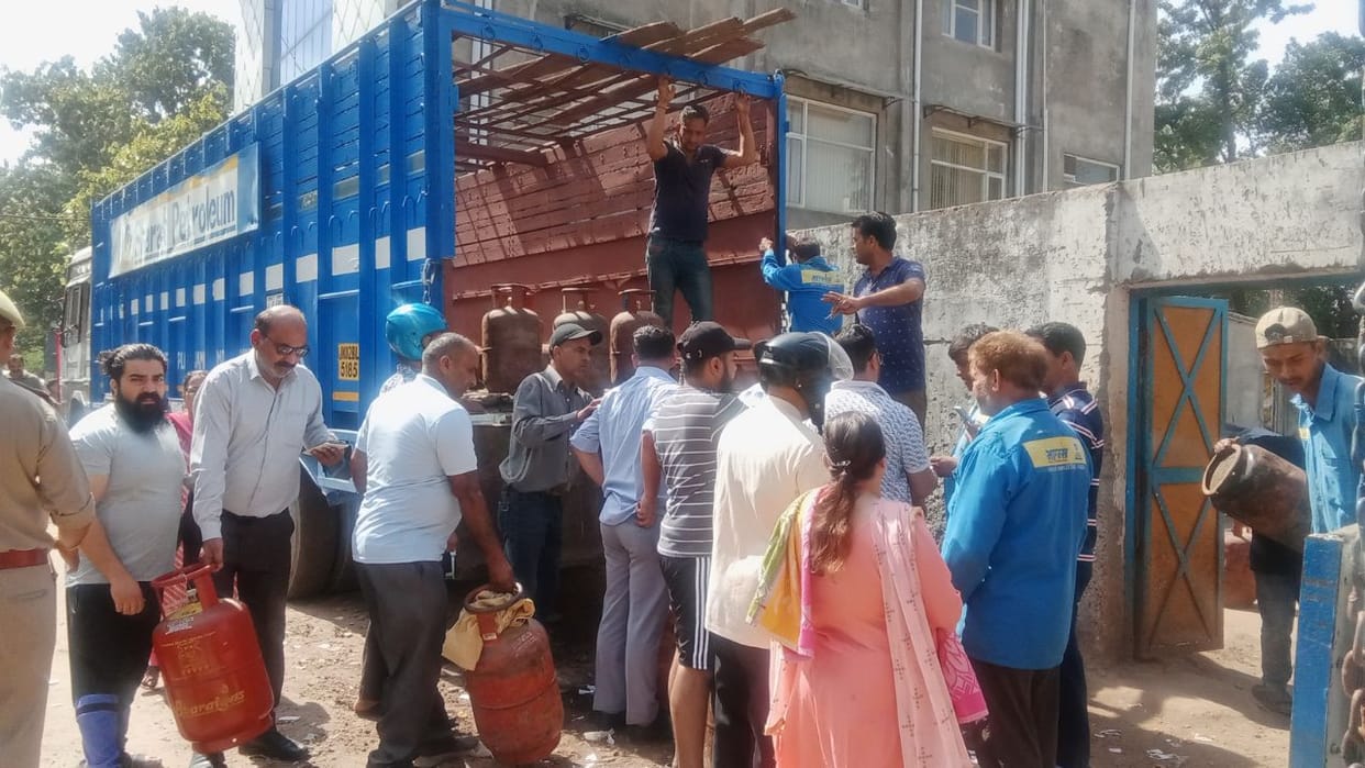 Four days stock of gas cylinders in the state