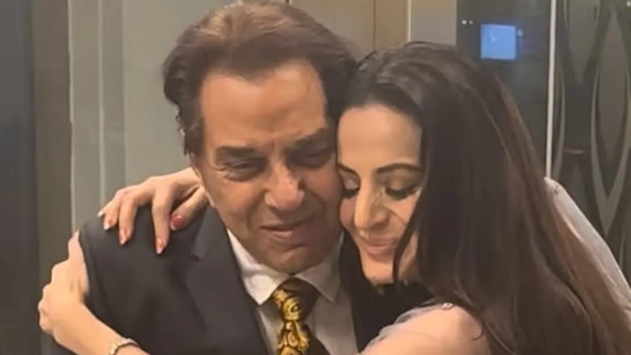 Ameesha Patel remembers Dharmendras death says he gives new name treated like family