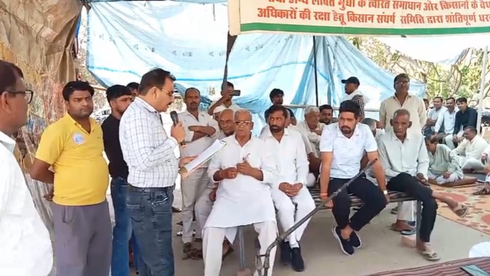 Meerut: Protesting farmers warn of self-immolation if compensation issue not resolved by March 28
