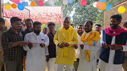 उद्घाटन कार्यक्रम में पहुंचे पंचायती राज मंत्री ओमप्रकाश राजभर