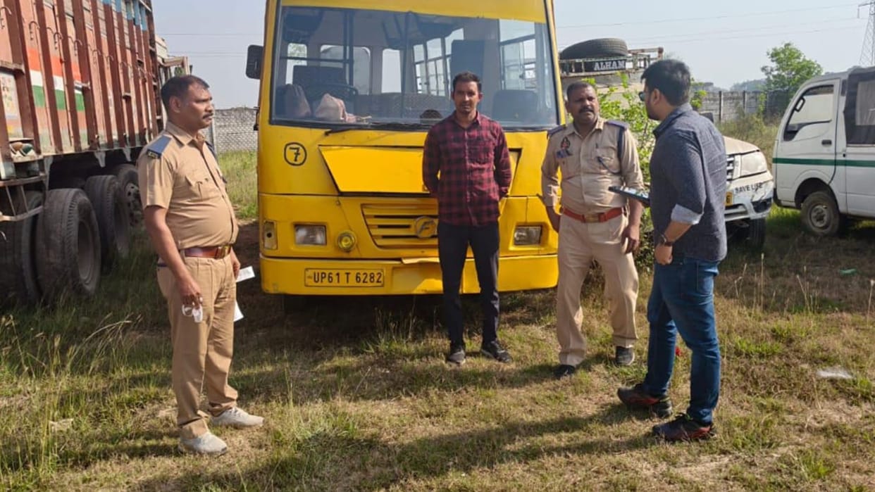 Drive Against Unfit and Unpermitted School Vehicles Four Vehicles Seized Seven Fined in varanasi