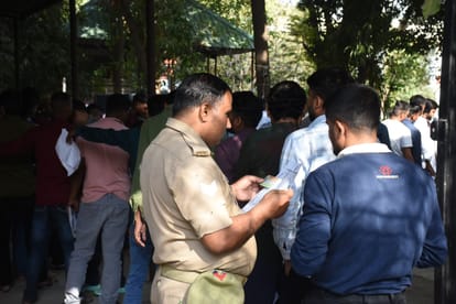 UP SI exam: 'Pandit' option in answer to question 'changes as per the occasion' sparks uproar on social media