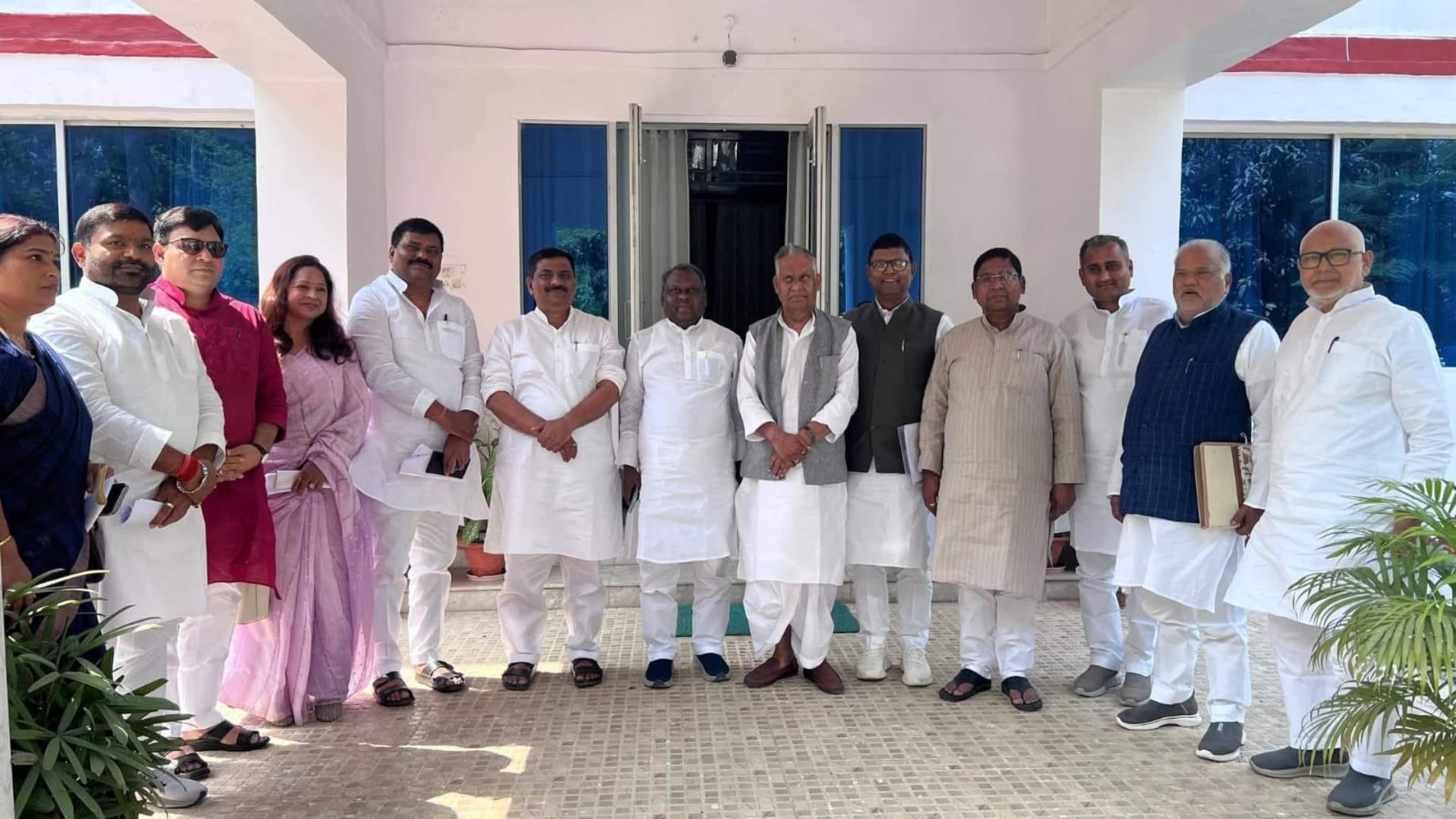 संजय झा के साथ जदयू के अन्य सदस्य