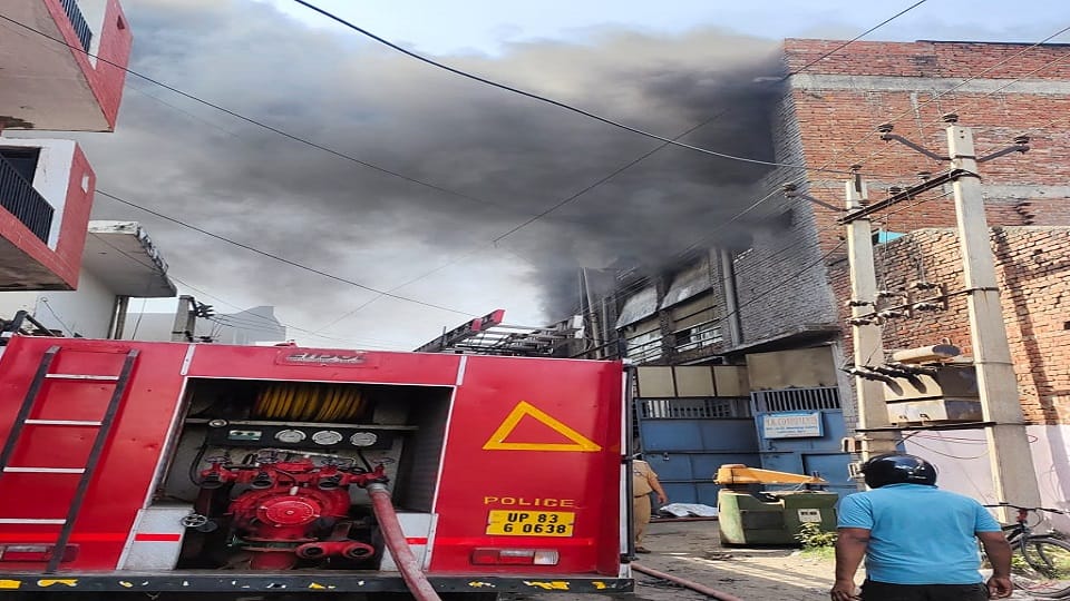 massive fire broke out at insole factory in Agra