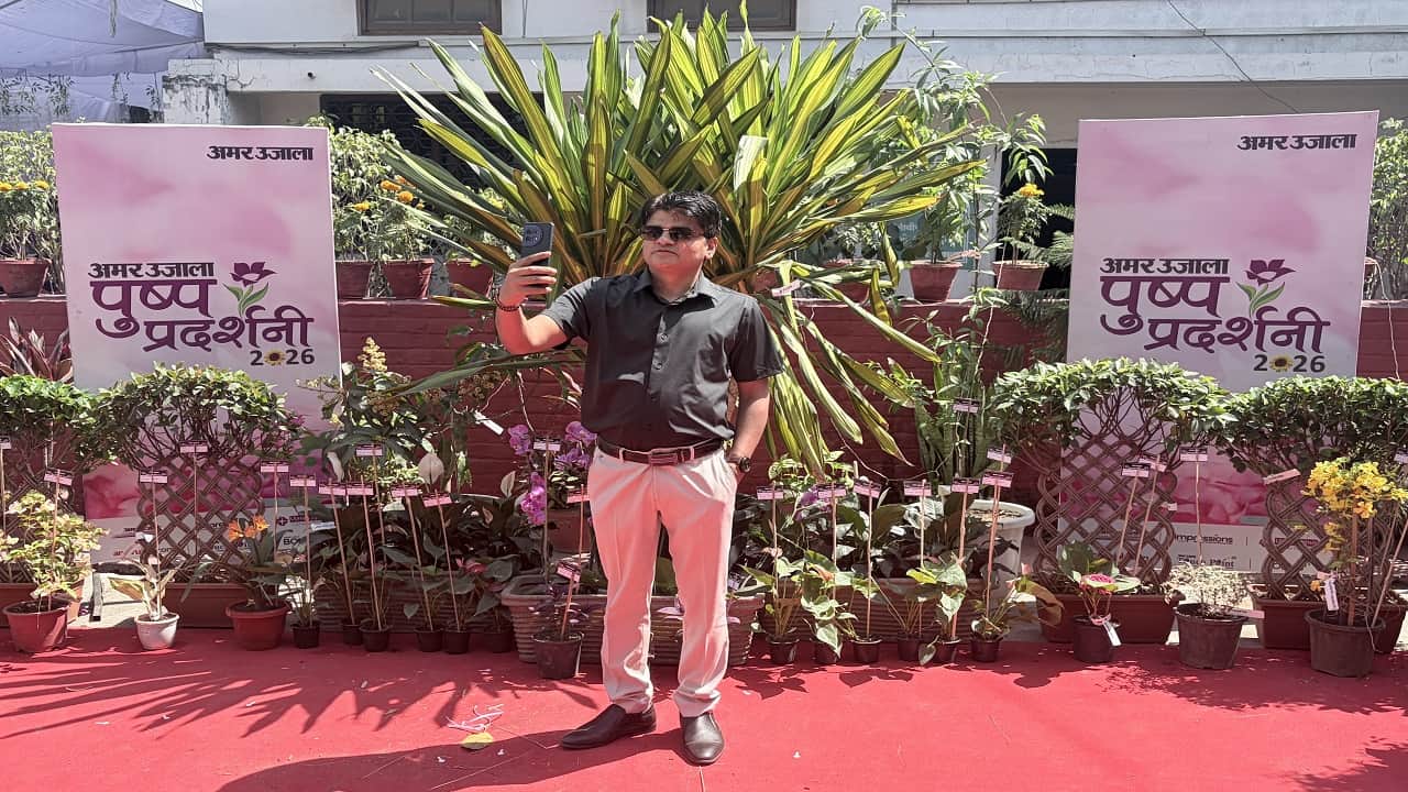 Amar Ujala Flower Exhibition Nature Lovers Delighted by Colorful Flowers in Bareilly