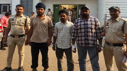 Uproar during challan in no parking, three youths who pushed the traffic police were arrested in Raipur