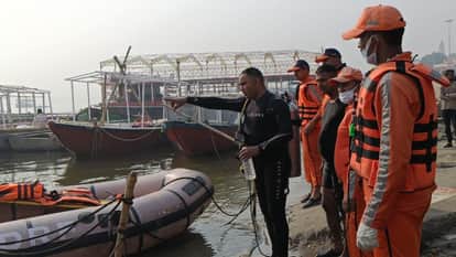 Varanasi News Two Youths Drown in Ganges While Bathing Light of Household Has Been Extinguished