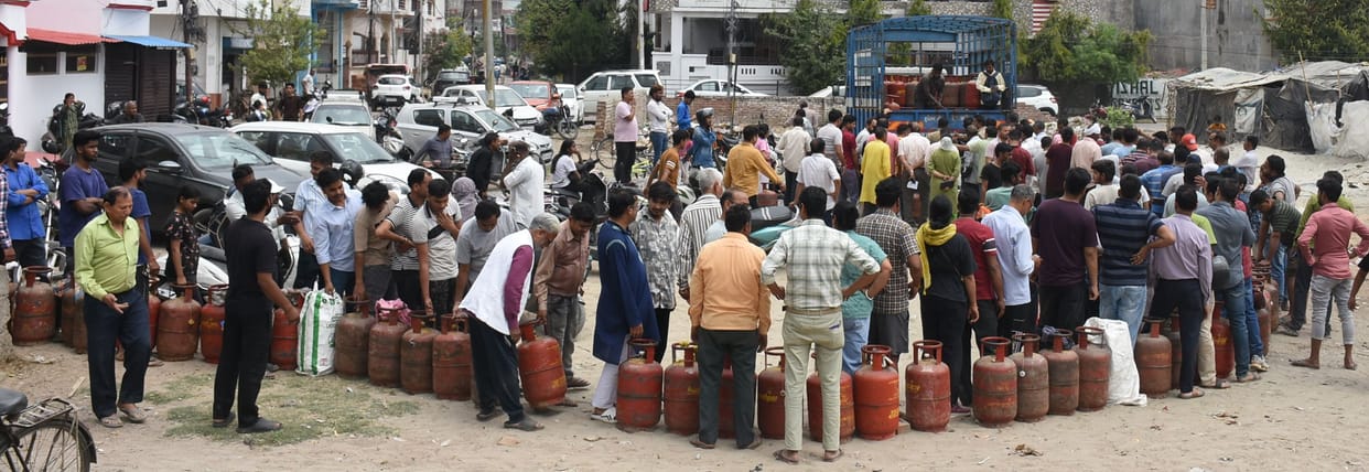 Cylinder black marketing: Officials raided 25 locations, but took action against only one.