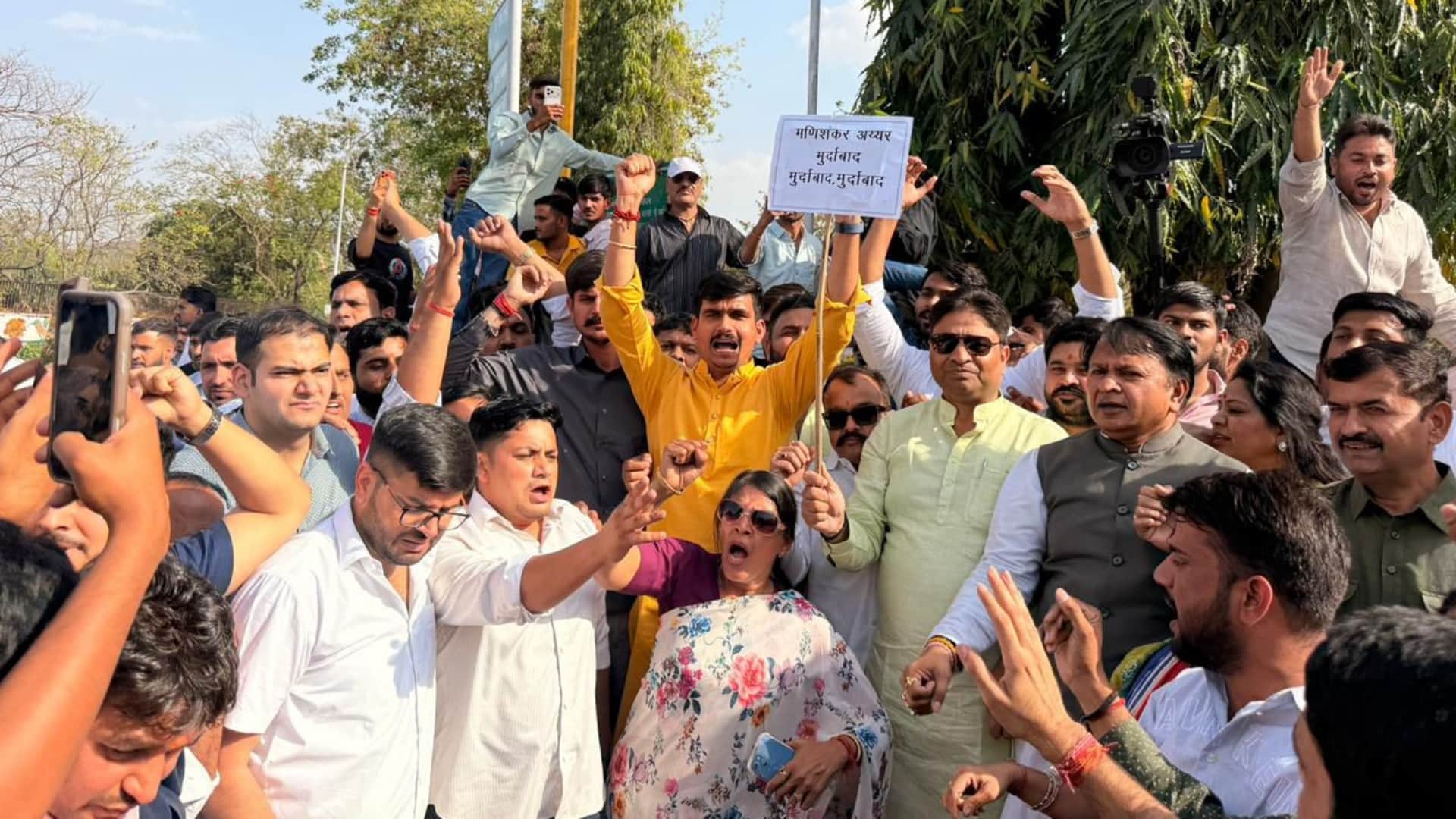 मणिशंकर अय्यर के बयान को लेकर भाजपा का विरोध-प्रदर्शन