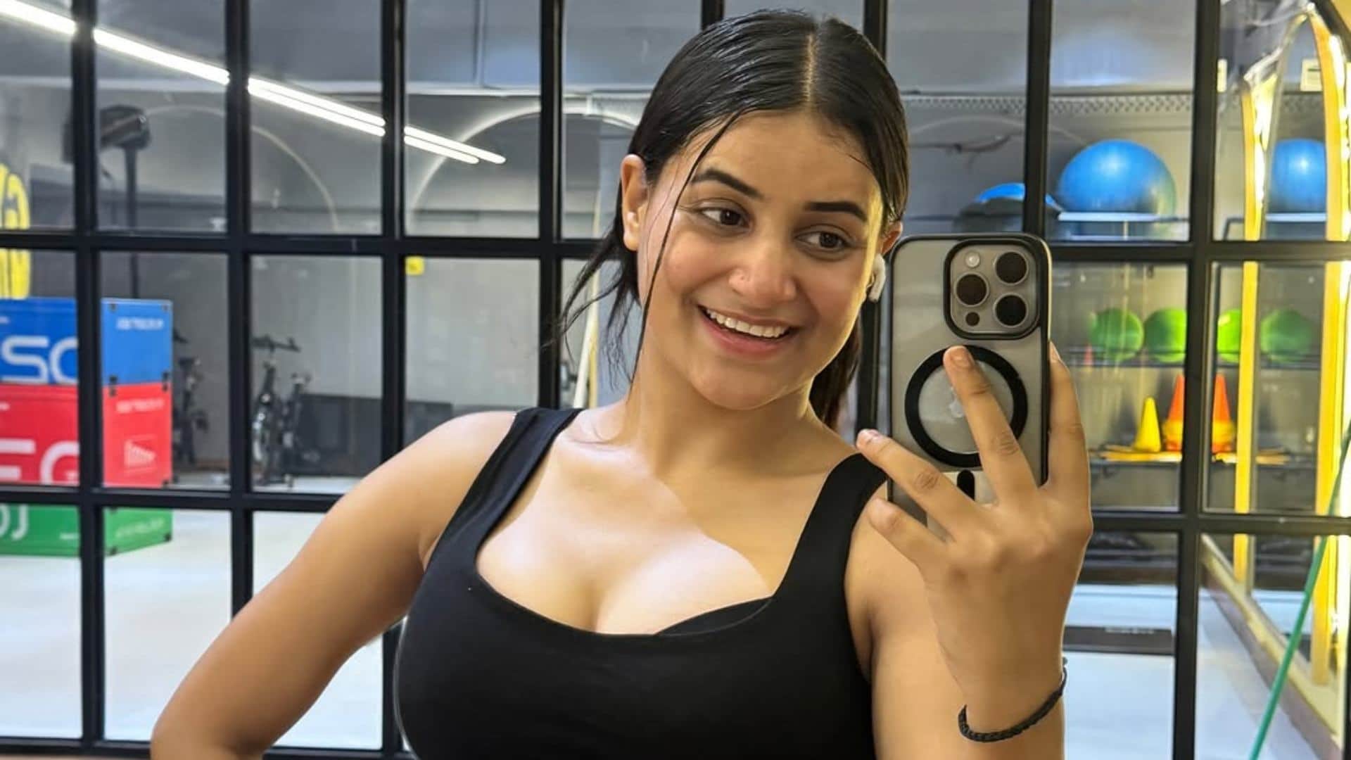 Who is Yash Dayal wife Shweta Pundir see latest photos with sindoor and chuda