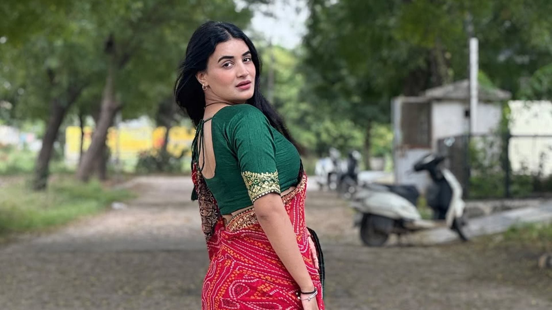 Who is Yash Dayal wife Shweta Pundir see latest photos with sindoor and chuda
