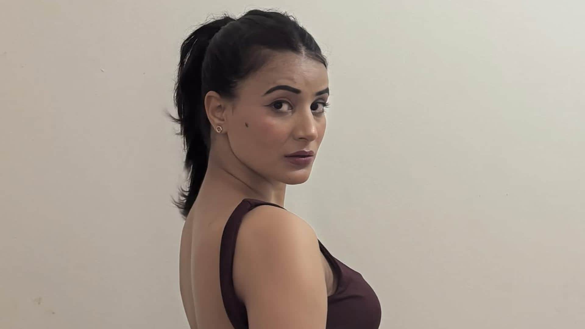 Who is Yash Dayal wife Shweta Pundir see latest photos with sindoor and chuda