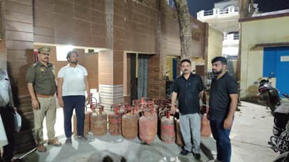 Supply Inspector Raids Shop and 22 LPG Cylinders Seized in Bareilly