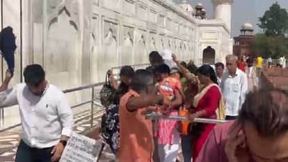 ताजमहल पर मधुमिक्खयों का हमला।