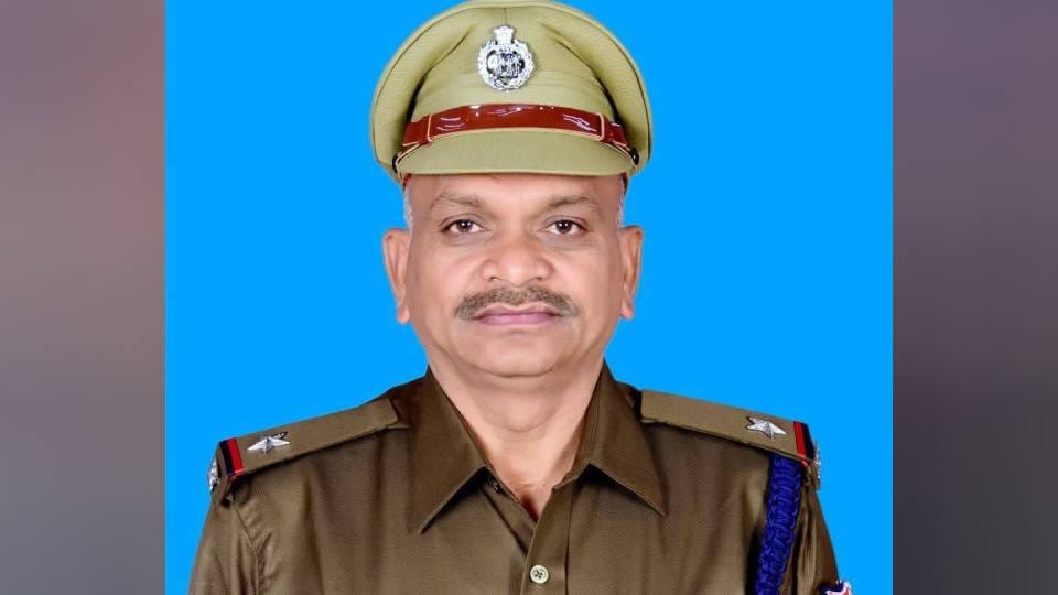 RPF Jawan died due to bike Collided with Private Bus in Bahraich Had Left Home for Duty