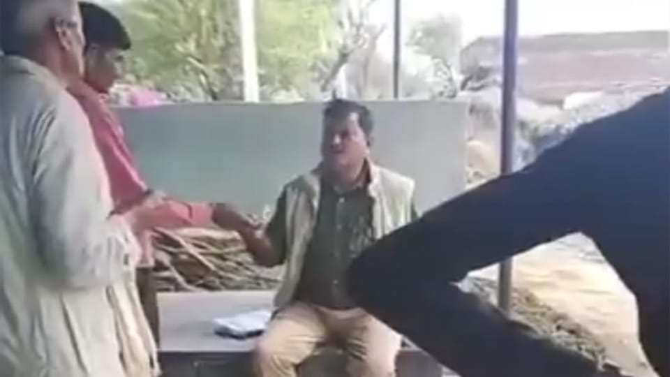 Banda: Constable Caught Taking Bribe in Viral Video Suspended; SP Takes Action