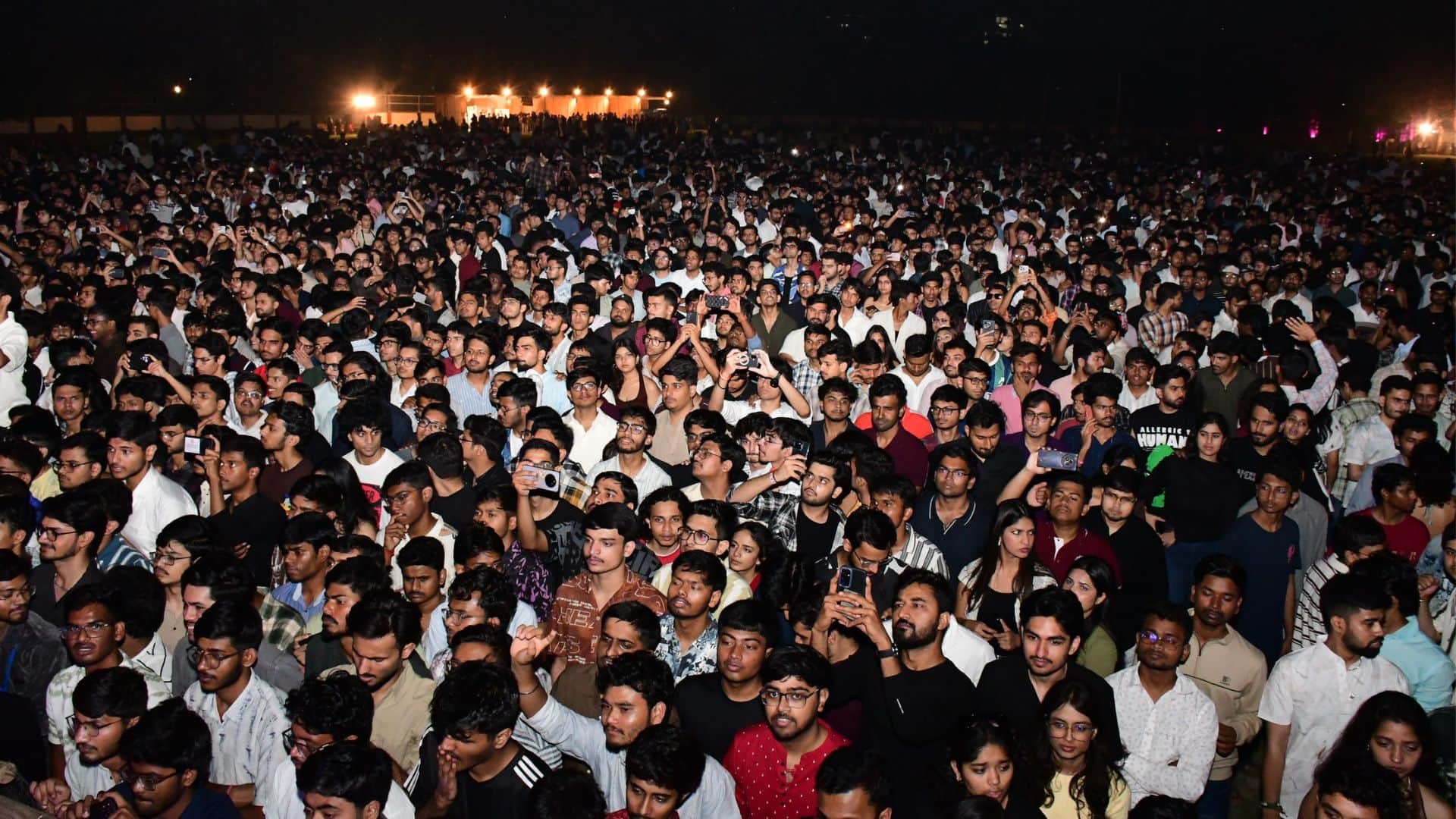 IIT BHU Technex 2026 Tech-Savvy Enthusiasts Grooved to Darshan Raval Songs for 90 Minutes in Varanasi
