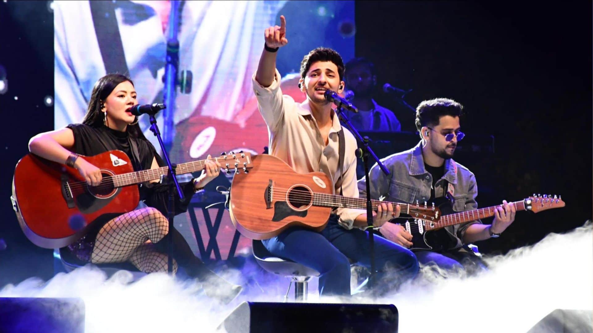 IIT BHU Technex 2026 Tech-Savvy Enthusiasts Grooved to Darshan Raval Songs for 90 Minutes in Varanasi