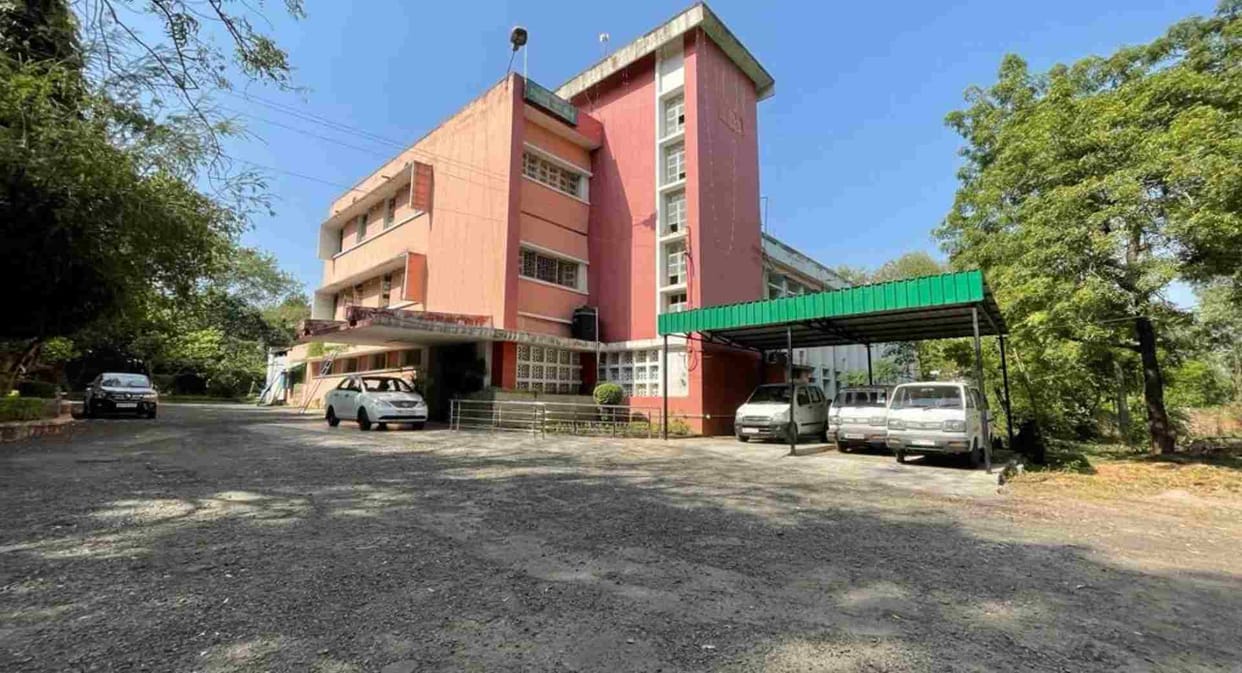 cyandide bomb threat controller metrology office mp nagar police action