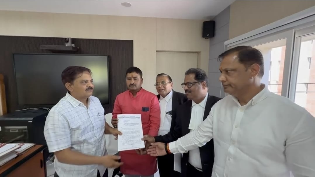 भोपाल में एमपी मुख्य निर्वाचन पदाधिकारी को शिकायत