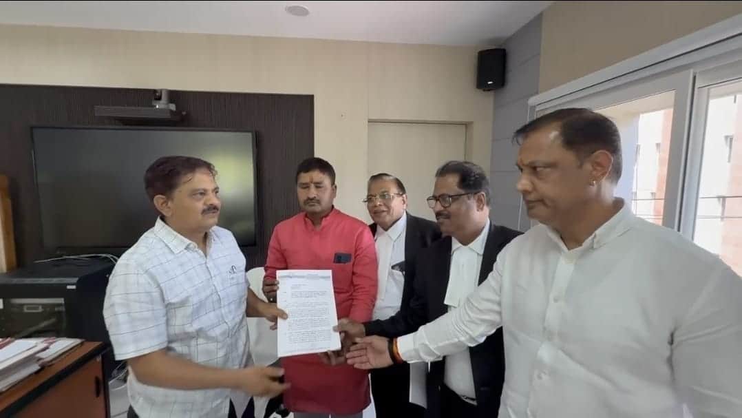 भोपाल में एमपी मुख्य निर्वाचन पदाधिकारी को शिकायत