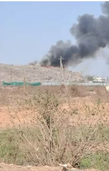 Bhopal News: Bhopal's Adampur Landfill Erupts in Flames Again; Smoke Visible Up to 10 km Away—Fires Break Out