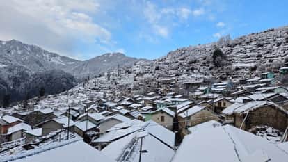 Uttarakhand Weather Cold persists in the hills following snowfall, mercury rises in the plains