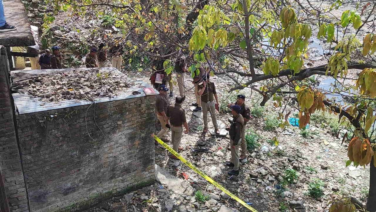 Dead body found in Chuna Bhatta Dehradun police team reached the spot investigation started