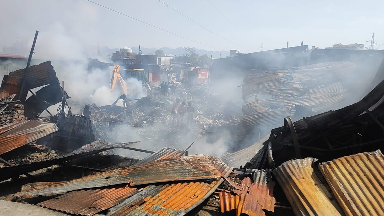Fire breaks out in scrap market located behind Patel Nagar Kotwali Dehradun News