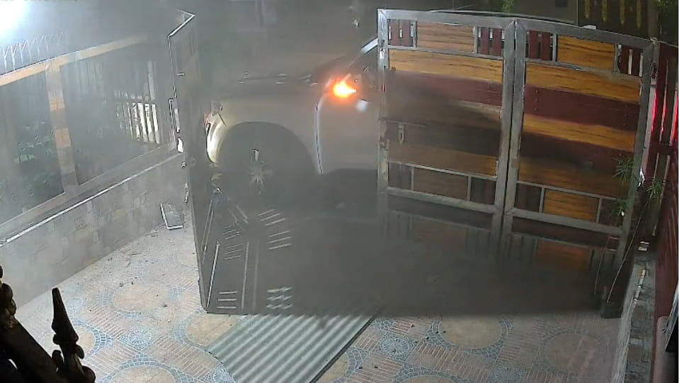 Kanpur: ARTO's Guard Room Shattered After Being Rammed by Drunken Driver