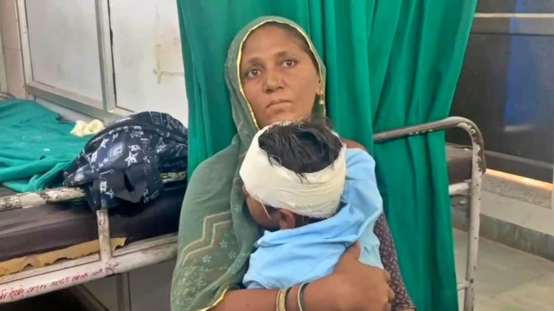 घायल मासूम बेटे लेकर इलाज कराने अस्पताल पहुंची मां