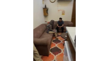 Husband caught his wife with her lover in a hotel