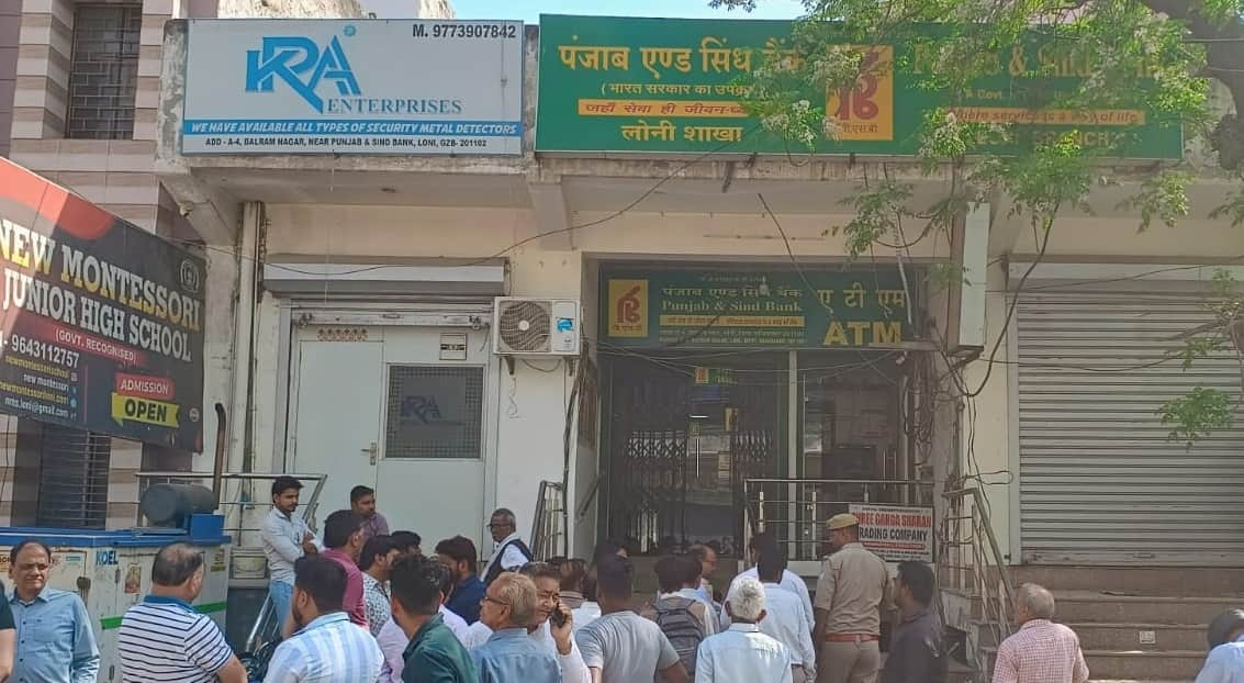 Why guard shoot bank manager in ghaziabad Ravindra Hooda retired from Army in 2018