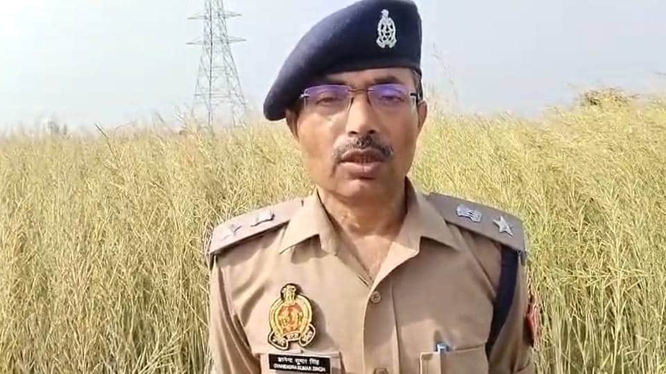 जानकारी देते एएसपी ज्ञानेंद्र कुमार सिंह।