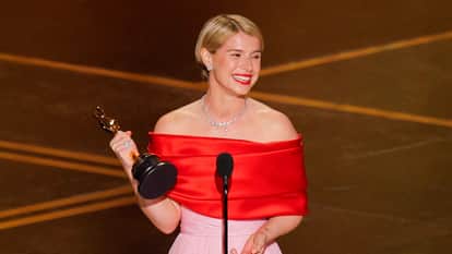 Who Is Jessie Buckley Who Won The Oscar 2026 For Best Actress For Hamnet And Is Also A Great Singer