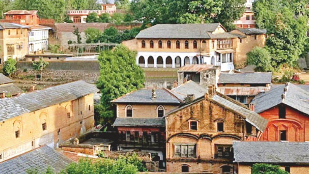 कांगड़ा का गांव परागपुर यहां अंतरराष्ट्रीय गोल्फ कोर्स के लिए अभी तक जमीन चिह्नित नहीं हो पाई है।