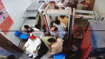Asaram Bapy who serving molestation sentence visited Kashi Vishwanath Temple in VIP in varanasi