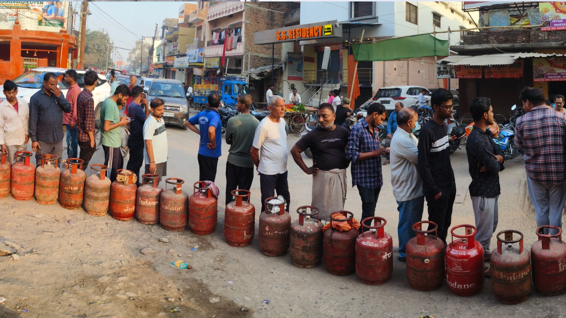 जम्मू में LPG संकट गहराया: सप्लाई ठप! कारोबारियों ने मजबूरी में उठाया यह कदम