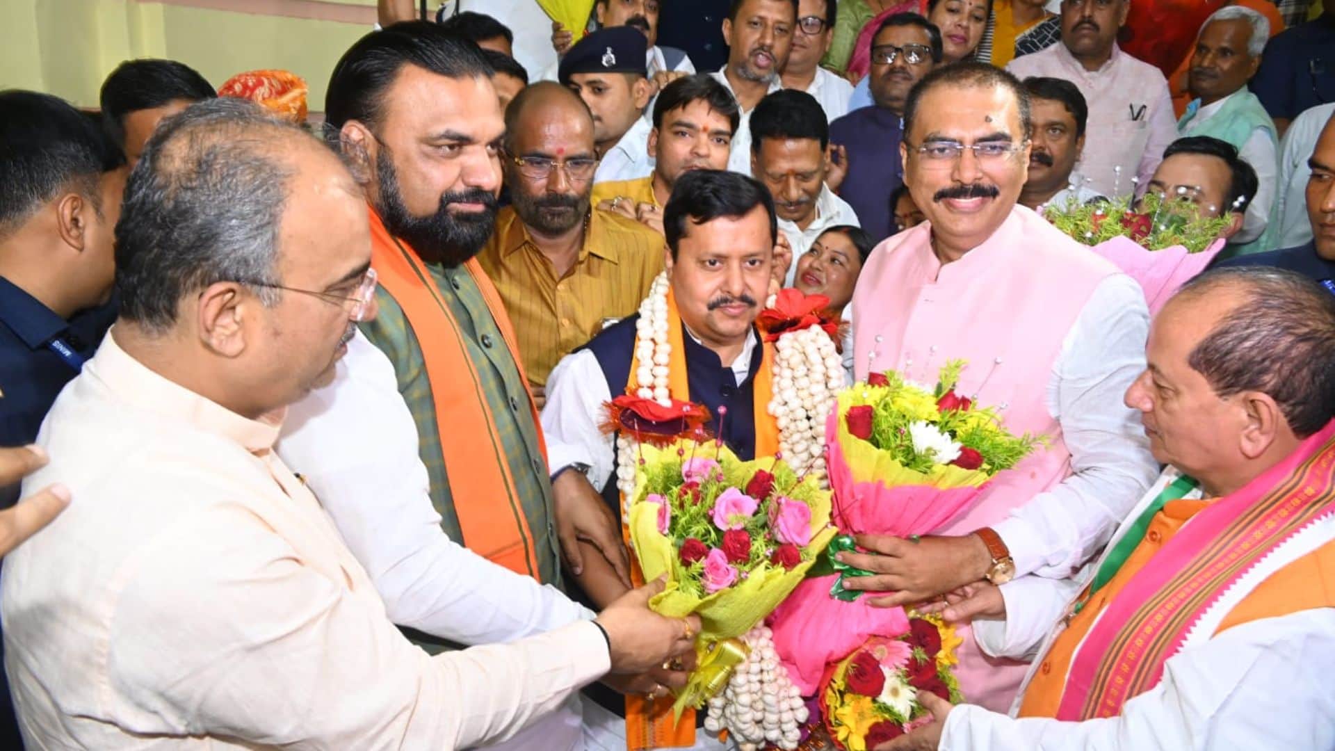 नितिन नवीन का स्वागत करते भाजपा नेता