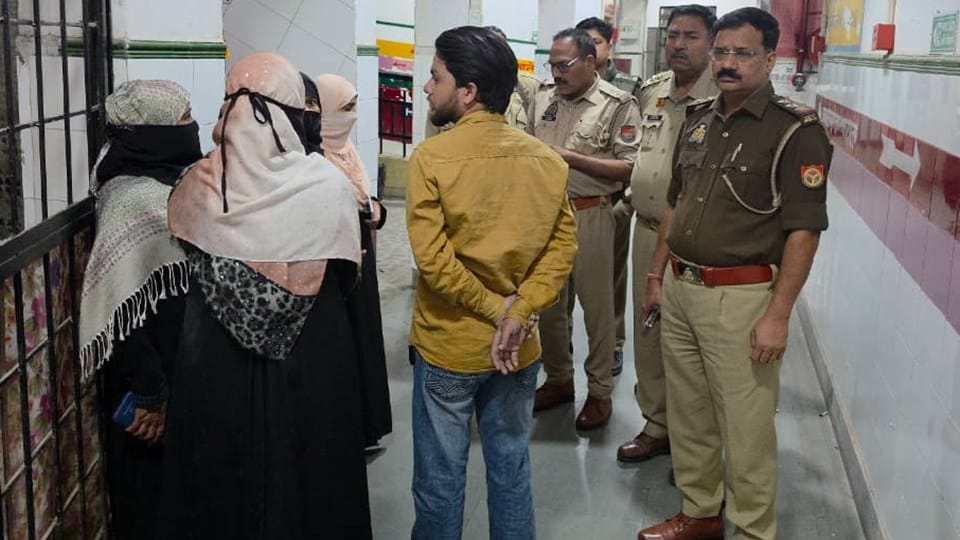 Husband murders wife by stabbing her with scissors in Sambhal husband also attempted to suicide in sambhal