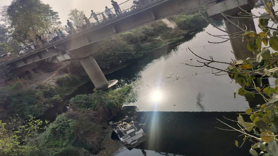 Bolero Plunges 30 Feet from Bridge into River in Barabanki Youth Dies Companion Saves Life by Jumping Out