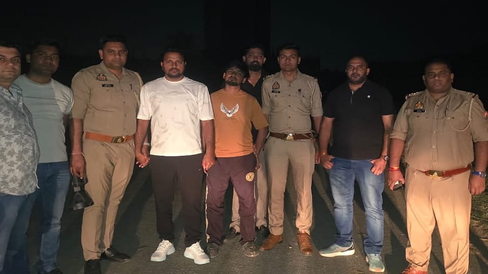 पुलिस की गिरफ्त में आरोपी
