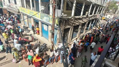 consumers did not get cylinder Despite standing in line at many places in Noida