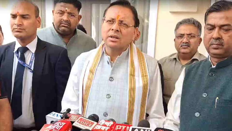 Kumbh 2027: हरिद्वार पहुंचे सीएम धामी, कुंभ के कार्याें को लेकर की बैठक, जगतगुरु से लिया आशीर्वाद