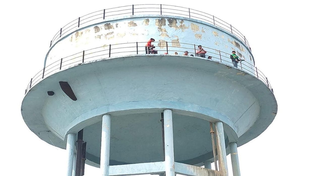 Administration Team Arrives to Demolish House on Court Order Farmer Climbs Water Tank with Family