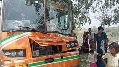 Mahoba Accident: Roadways Bus Collides with Stationary Dumper; 10 Passengers Injured