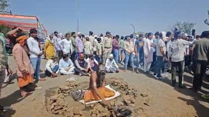 bhind nh 719 road widening protest saints road nahi to toll nahi baretha toll plaza