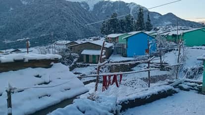 Uttarakhand Weather Rain snowfall in Chardham temperature down reduced pollution improved environment