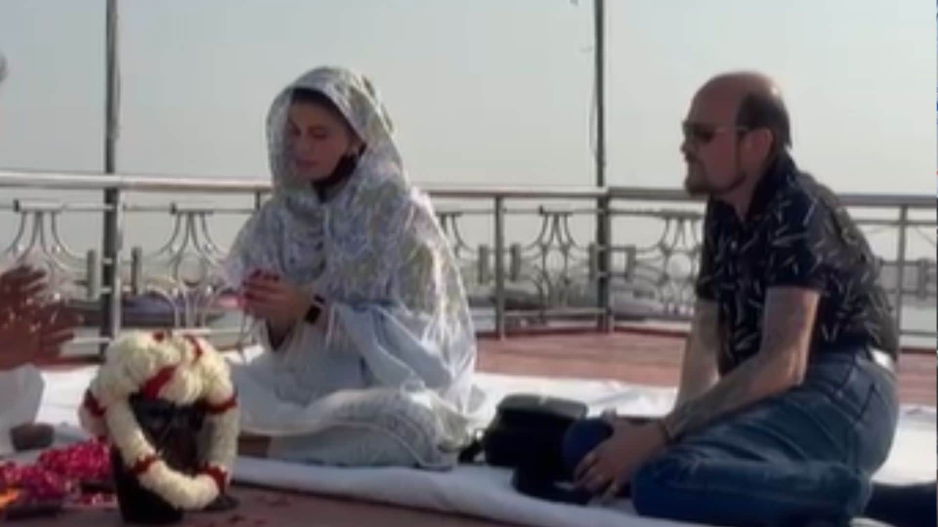 वाराणसी में जैकलिन फर्नांडीज