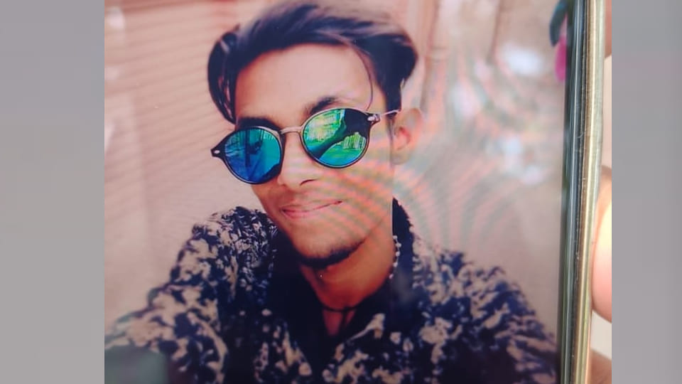 Kanpur: Student Ends Life by Hanging Himself During Video Call with Girlfriend